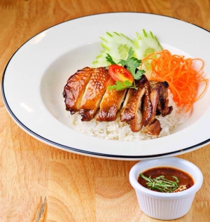 Rice roast chicken breast with spicy sauce (ข้าวอกไก่ย่างจิ้มแจ่ว)