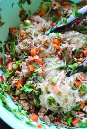 Spicy glass noodle salad chicken breast/(ยำวุ้นเส้นอกไก่สับ)