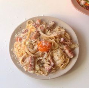 Spaghetti cream sauce with ham and onsen egg(สปาเกตตี้ครีมซอสแฮมไข่ออนเซ็น)