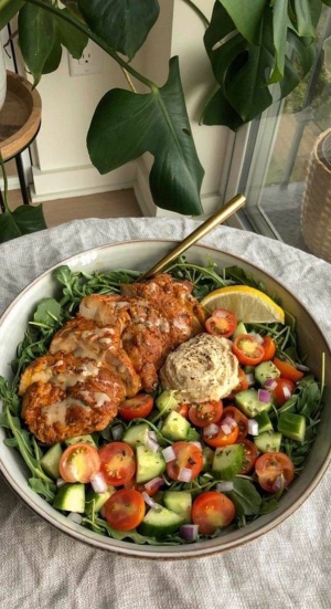 Grilled Chicken ฺฺBreast Salad with Japanese Sesame Dressing(สลัดอกไก่ย่างน้ำสลัดงาญี่ปุ่น)