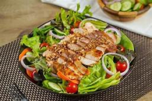 Grilled Pork Tenderloin Salad with Japanese Sesame Dressing(สลัดสันในหมูย่างน้ำสลัดงาญี่ปุ่น)