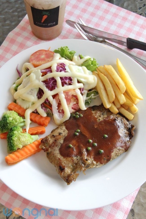 Grilled pork with black pepper Steak (สเต้กหมูย่างพริกไทยดำ)