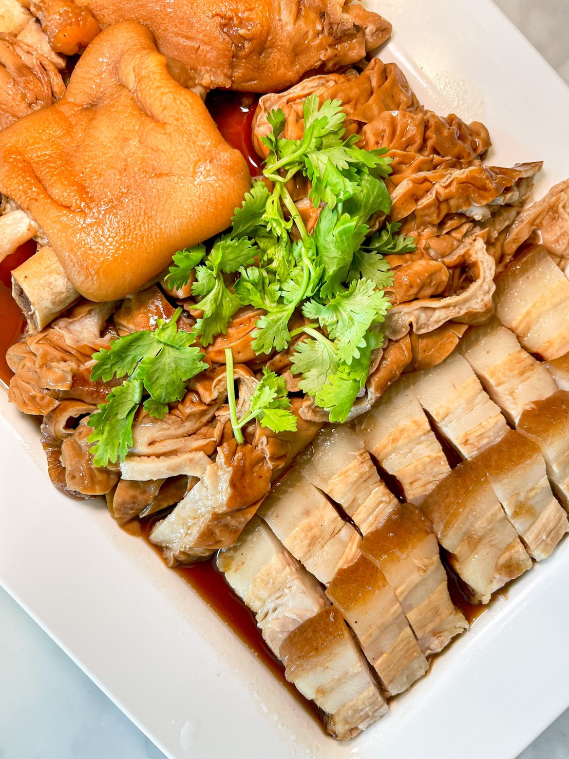Mix platter Braised pork knuckle with Braised large intestine