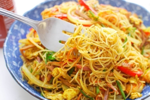 ผัดหมี่สิงคโปร์