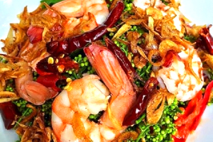 ยำกุ้งสดยอดสะเดา