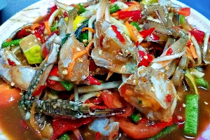 ส้มตำปูม้าสด