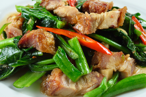 คะน้าหมูกรอบ (จาน)
