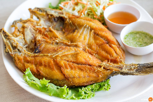 ปลากระพงทอดน้ำปลา