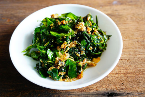 ใบเหรียงผัดไข่ ( Stir fried Malindjo Leaves with Egg )