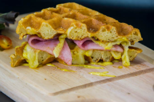 วาฟเฟิลแฮมชีส (Ham and Cheese Melt)