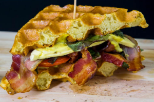 วาฟเฟิลบีแอลที (Bacon, Lettuce and Tomato)