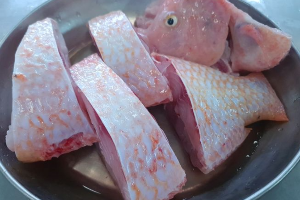 ปลาทับทิมหั่น ត្រីក្រហមហាន់ជាកង់ៗ