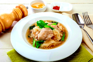 Gravy Noodle with marinated pork/ราดหน้าหมูหมัก