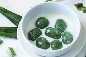 อินทนิล Pandan Rice Flour Dumplings in Coconut Milk