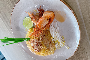 ผัดไทยกุ้งสด