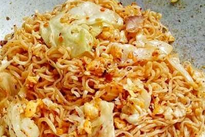 มาม่าผัดไข่