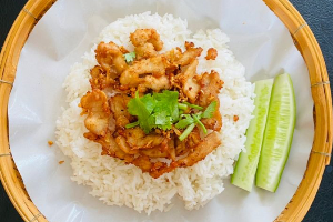 ข้าวหมูทอดกระเทียม