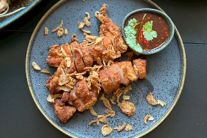 สามชั้นทอดน้ำปลา