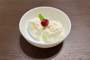 Ice Cream (ნაყინი)