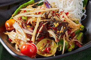 ตำปูปลาร้า | Papaya Salad with Pickled Crab and Fermented Fish