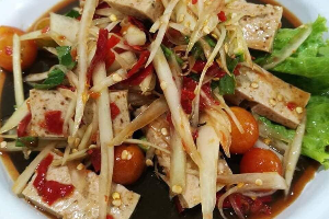 ตำหมูยอ | Papaya Salad with Vietnamese Sausage