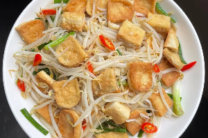 ผัดถั่วงอกใส่เต้าฮุ้