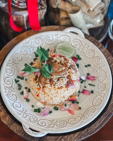 ข้าวขยำพริกหมูทอดกระเทียม