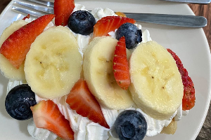 ครอฟ วิป+ผลไม้รวม