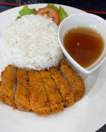 ข้าวไก่ทอดซอสน้ำปลา