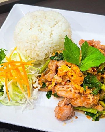 ข้าวหมูนุ่มผัดซอสุกี้ใส่ไข่