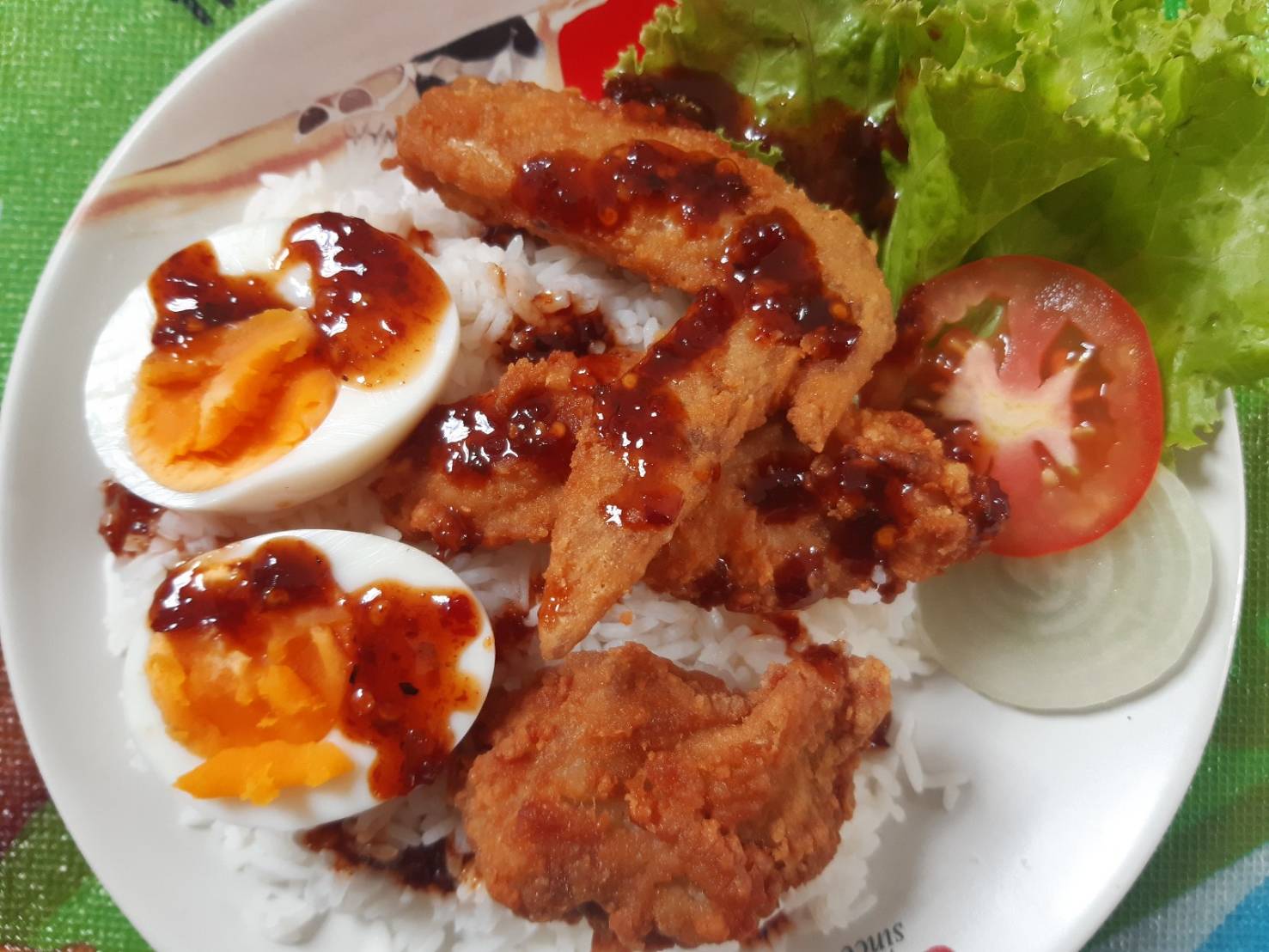 ข้าวหน้าไก่คาราอะเกะ+ไข่ต้ม