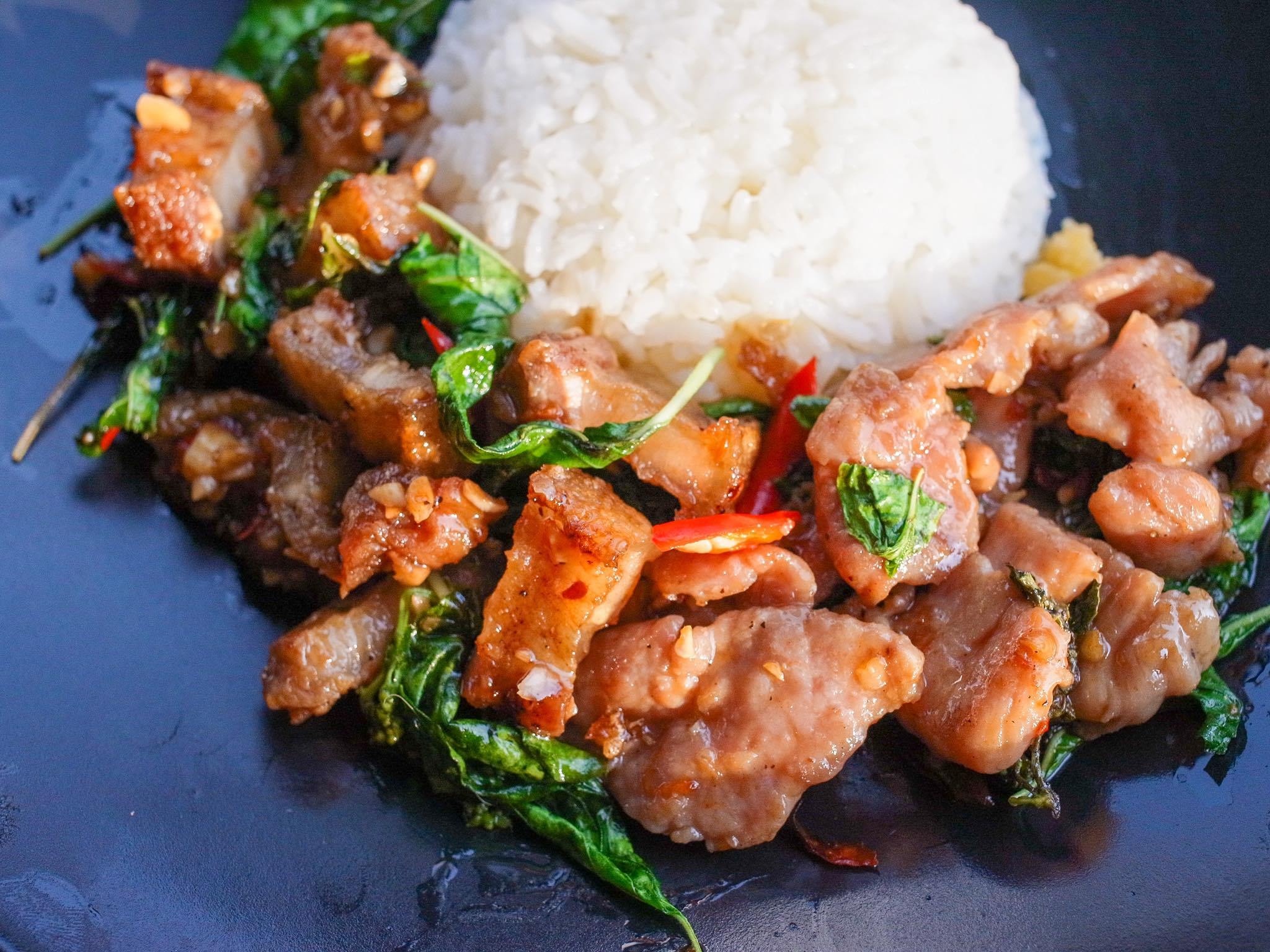 ข้าวกะเพราหมูชิ้น