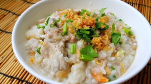ข้าวต้มทรงเครื่องหมู