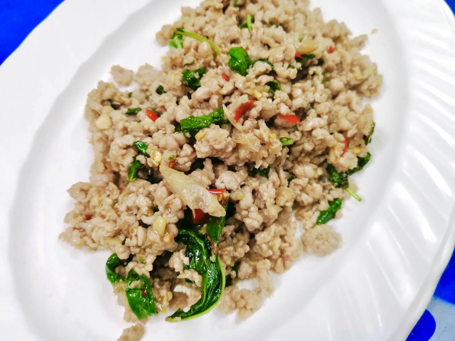 กะเพราหมูสับเป็นกับ