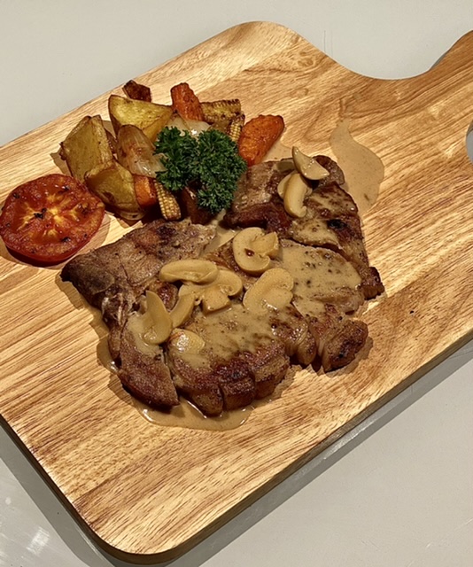 7. สเต็กพอร์คชอป : Pork chop steak