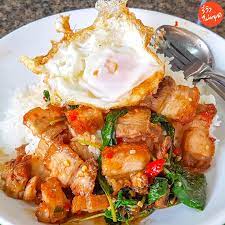 กระเพราหมูกรอบ