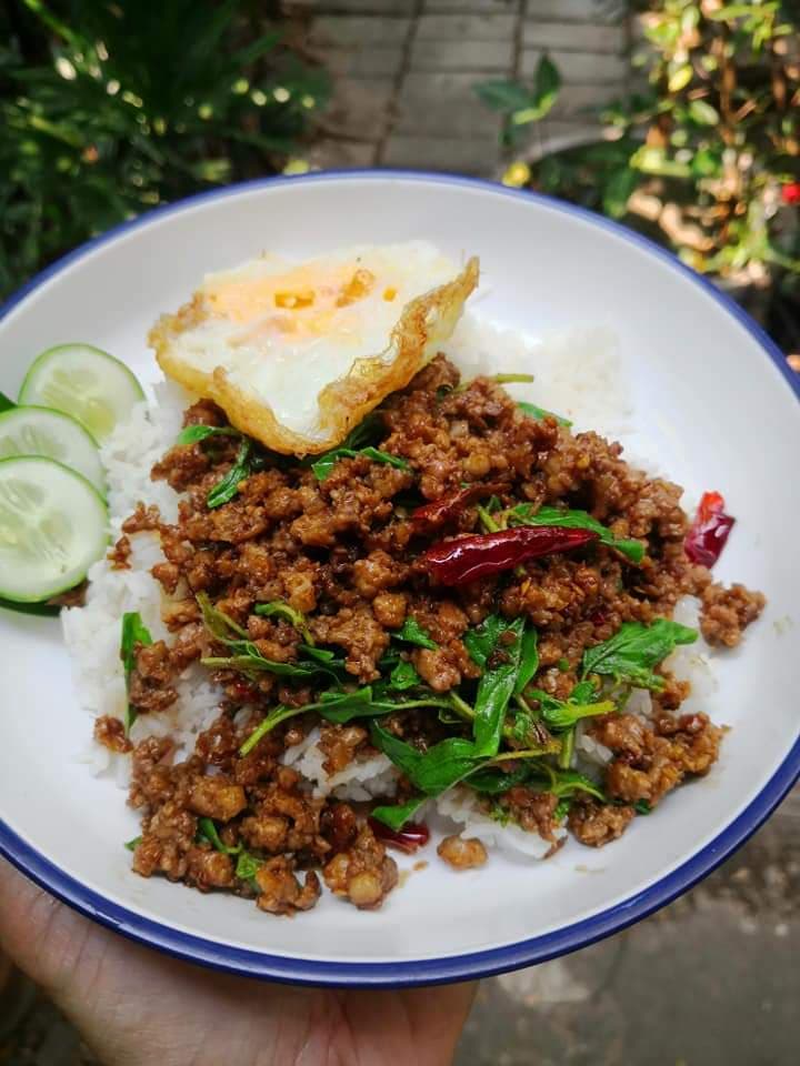 ข้าวกะเพราพริกแห้งหมูสับโบราณ