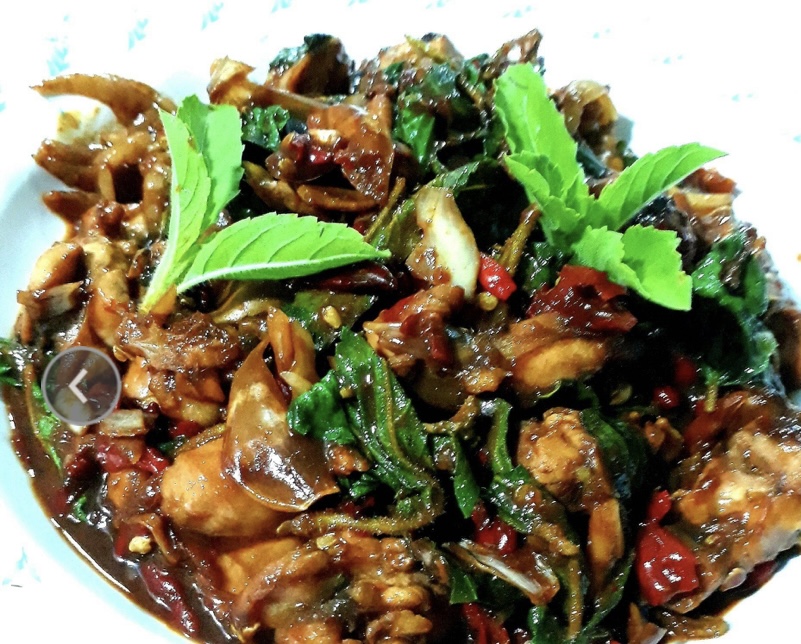 ผัดเผ็ดราดข้าว