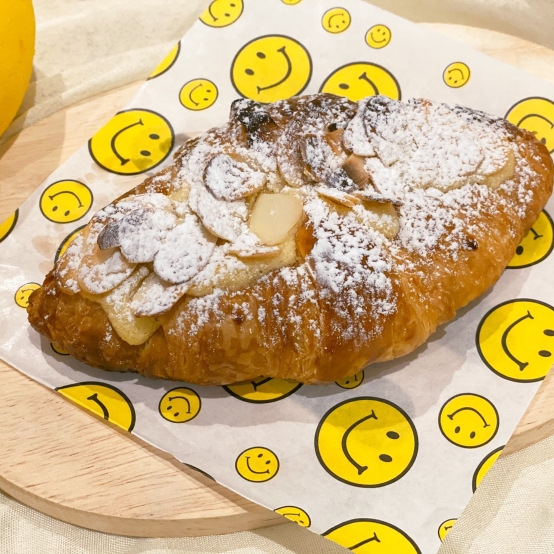 ครัวซองต์ครีมมี่อัลมอนด์