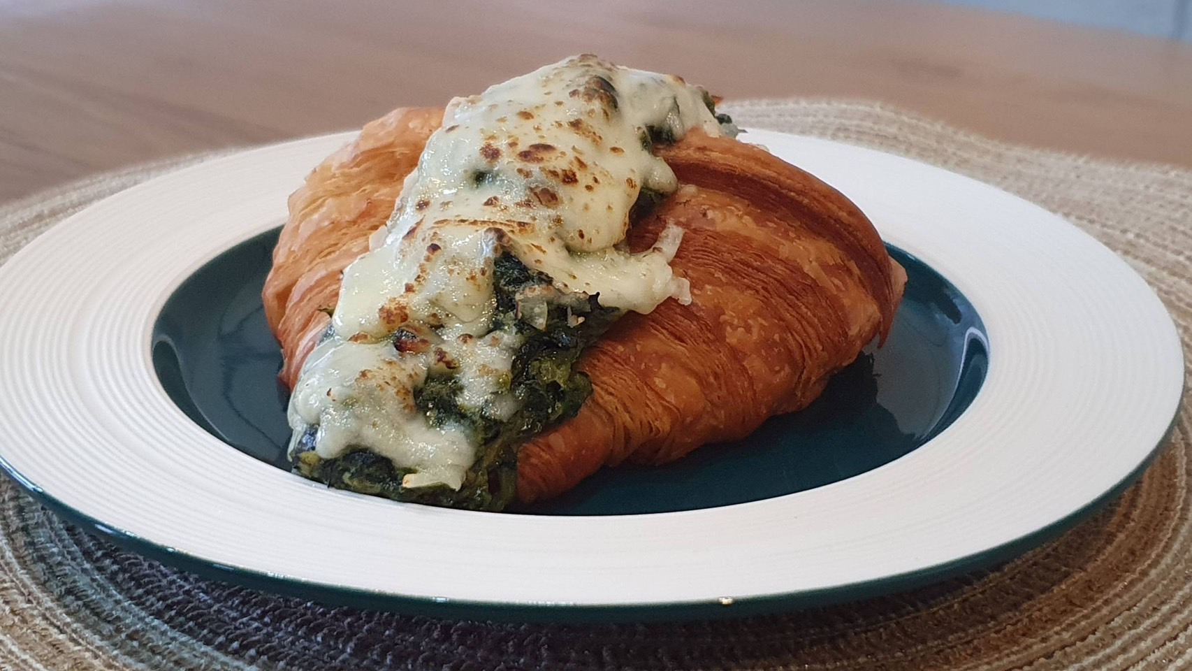 Croissant Spinach Cheese (ครัวซองผักโขมอบชีส)