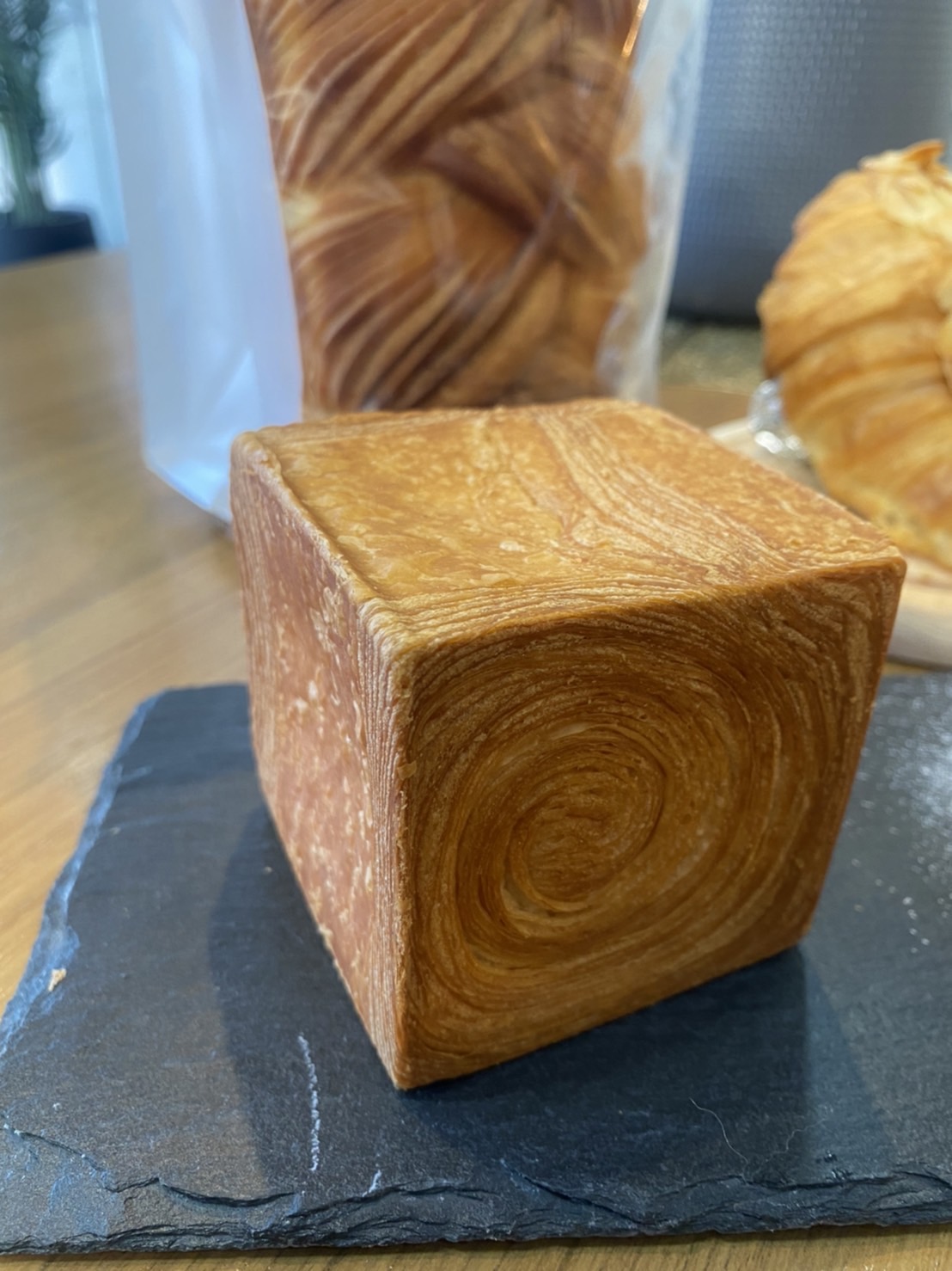 Croissant Cube  (ครัวซองลูกบาศก์)