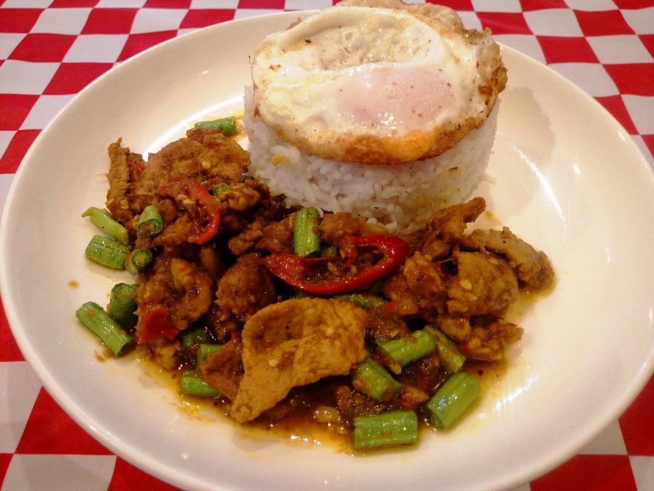 ข้าวราดผัดพริกแกง
