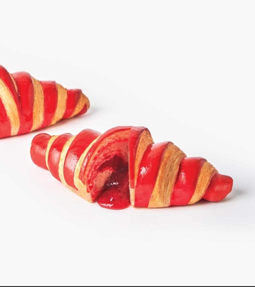 สตรอเบอรี่ ครัวซองต์ ่Strawberry Croissant
