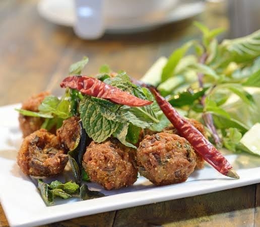 ลาบหมูทอด