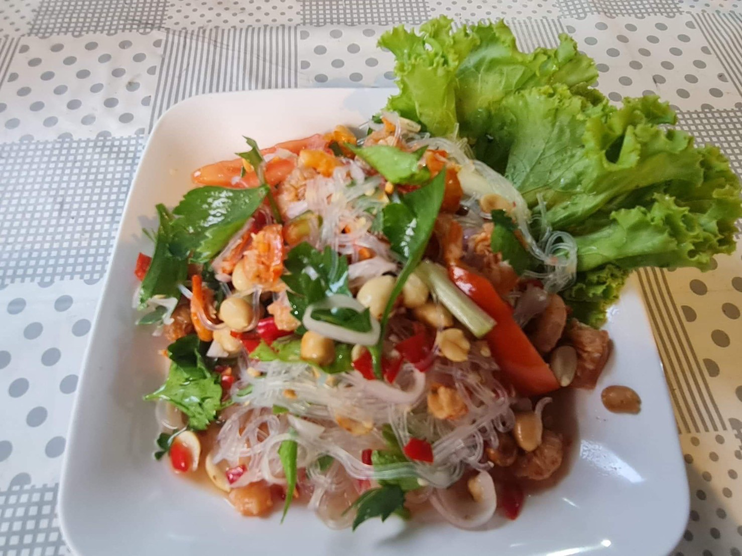 ยำอดีตภรรยาคุณชาคริต (ยำวุ้นเส้น)