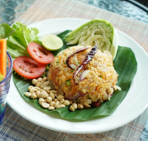 ข้าวทอดแหนมคลุก