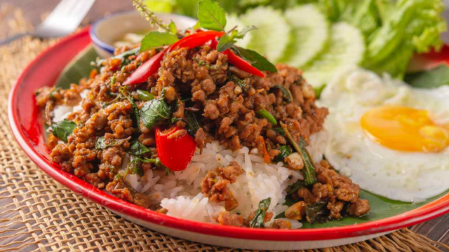 ข้าวผัดกะเพรา