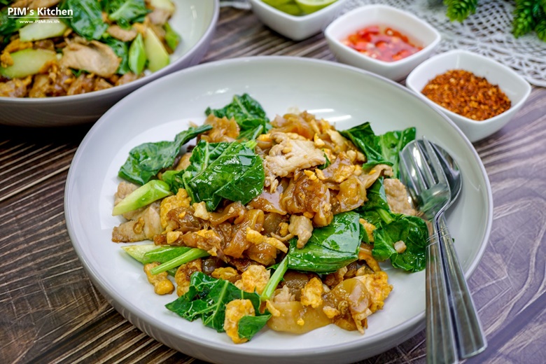 Stir fried noodles chicken