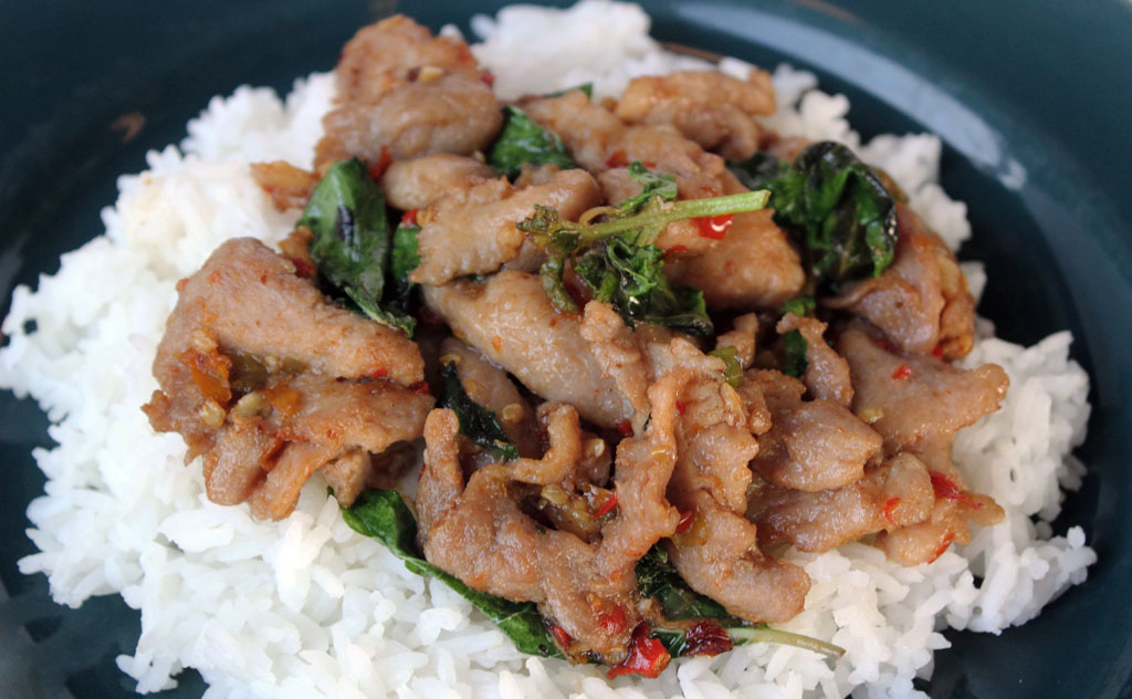 ผัดกระเพรา หมูชิ้น
