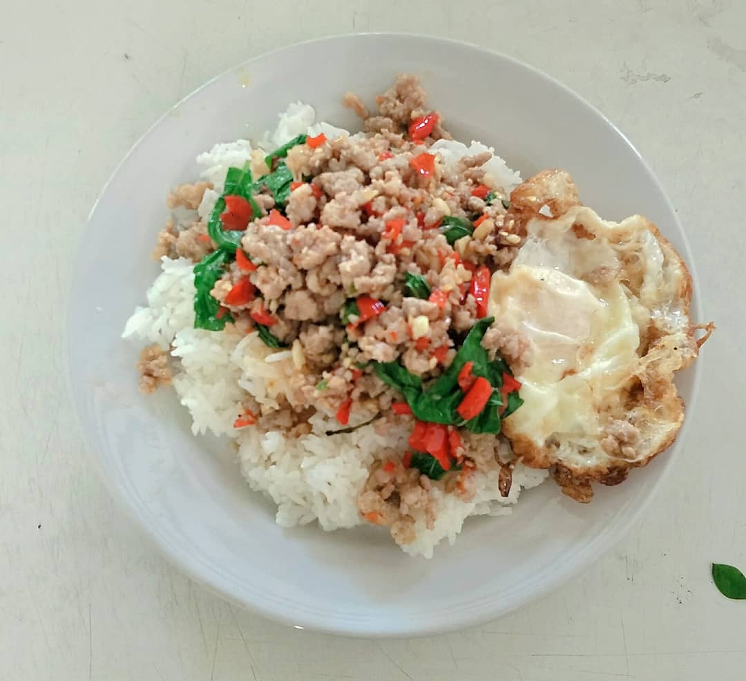 ผัดกระเพรา กุ้งสับ